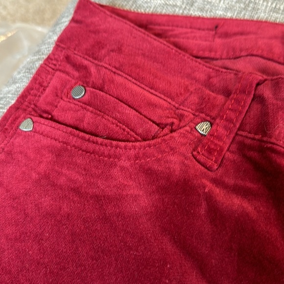 Kut from the Kloth MIA Skinny Jean in Plum - Picture 7 of 12